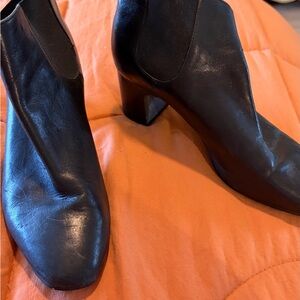 ANNE KLEIN Elegant Black Leather Ankle Boots size 7 block heel